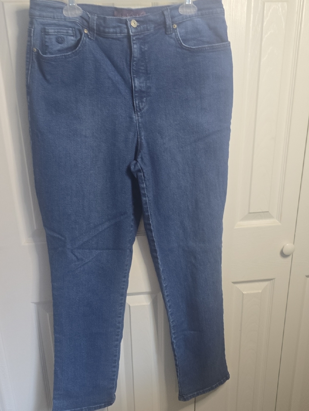 Gloria Vanderbilt Classic Straight-Leg Jeans in Deep Blue